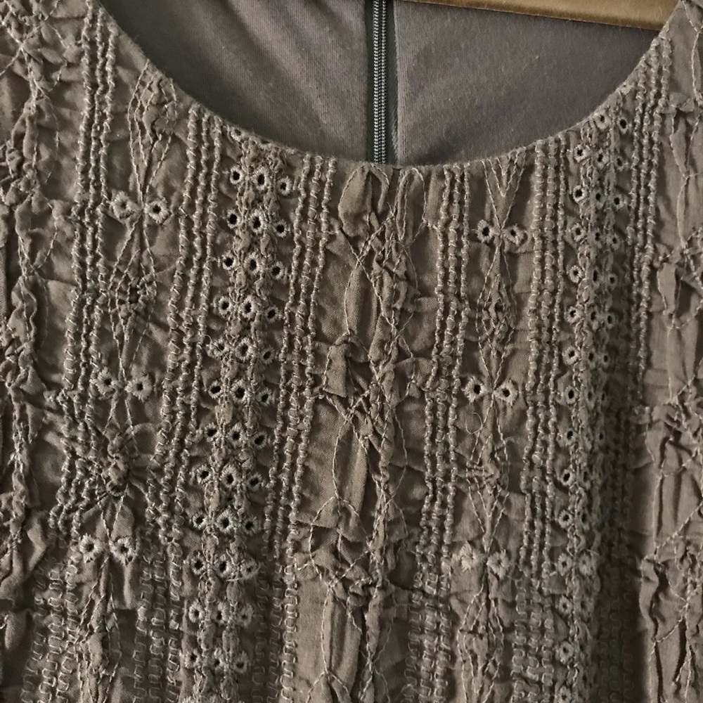 Like new. Brown sleeveless embroidered dress - Picture 3 of 5